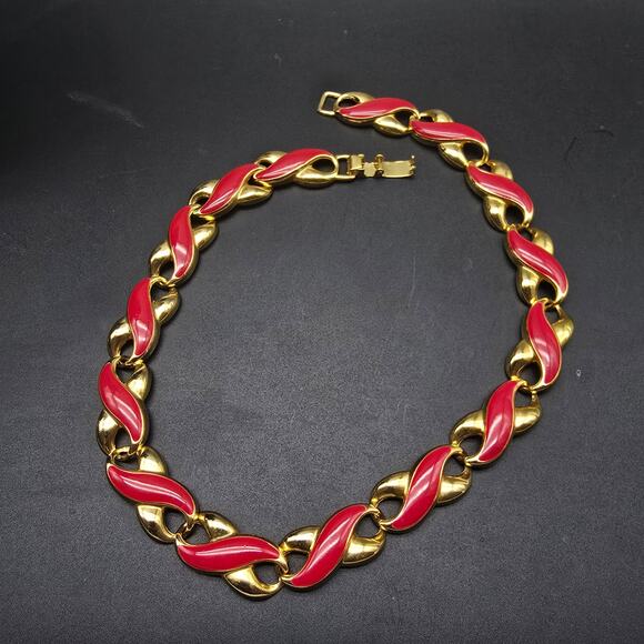 Red Enamel Gold Tone Chain Necklace Infinity Link 1980s VIntage Jewelry - Picture 5 of 8